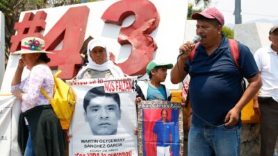 Jueza ordena liberar a 8 militares relacionados con la desaparición de los 43 normalistas de Ayotzinapa.