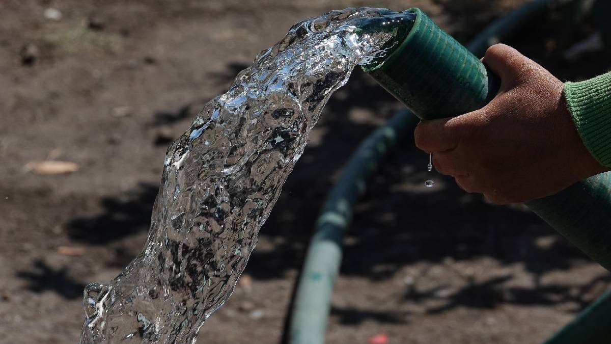 Aseguran pipas que extraían agua de un pozo en Pátzcuaro