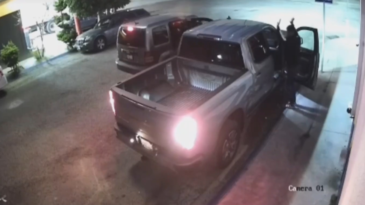 En 30 segundos, sujetos roban camioneta en Tijuana