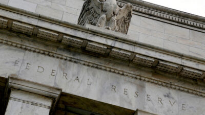 Reserva Federal mantiene estables tasas de interés