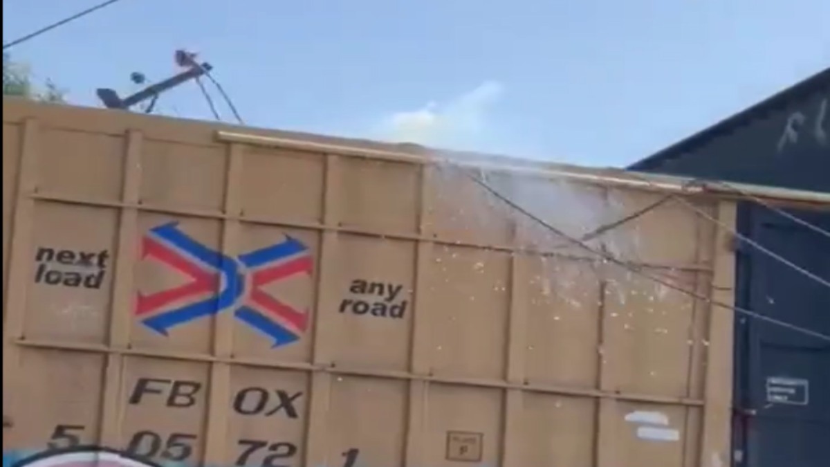 Caos electrizante: tren se engancha en cables de luz y provoca un efecto dominó en Tijuana
