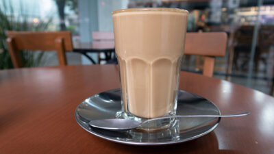 Qué es el café lechero: receta e historia de la bebida de veracruz
