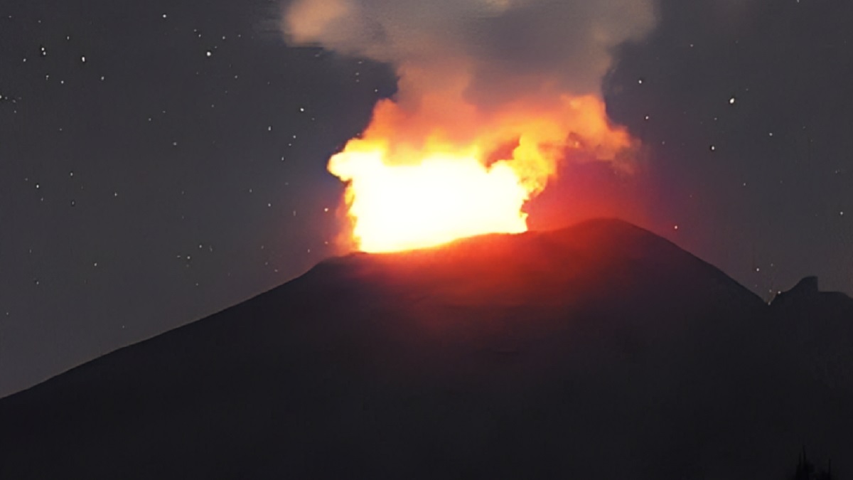 Como llamas del infierno: captan impresionante imagen del volcán Popocatépetl
