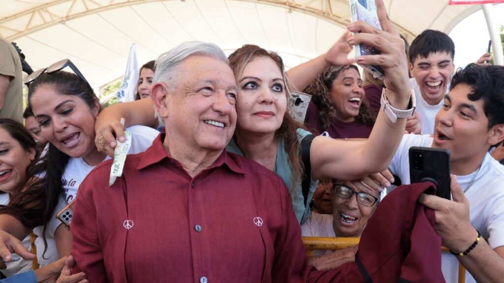 Los últimos 100 días de AMLO y su cambio de planes: "Se va, pero no tanto"