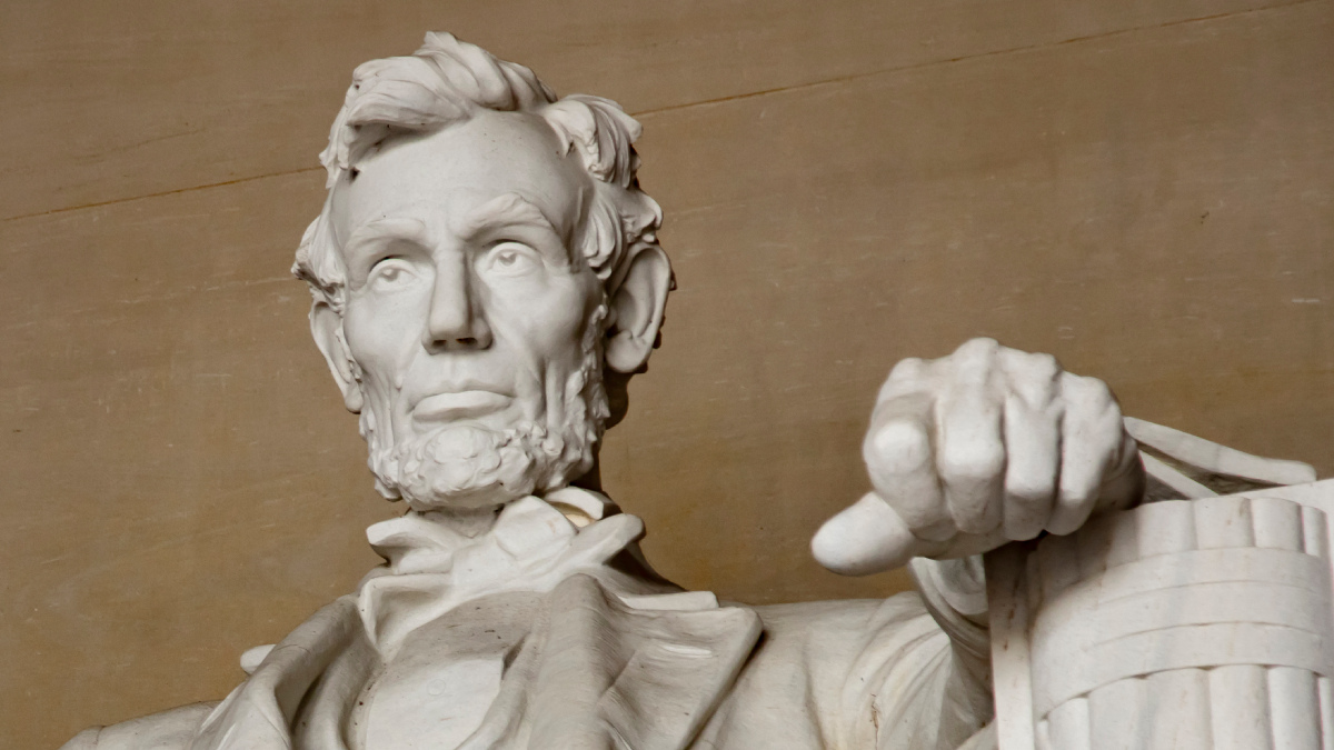 No aguantó el calor: altas temperaturas derriten cabeza de estatua de Abraham Lincoln