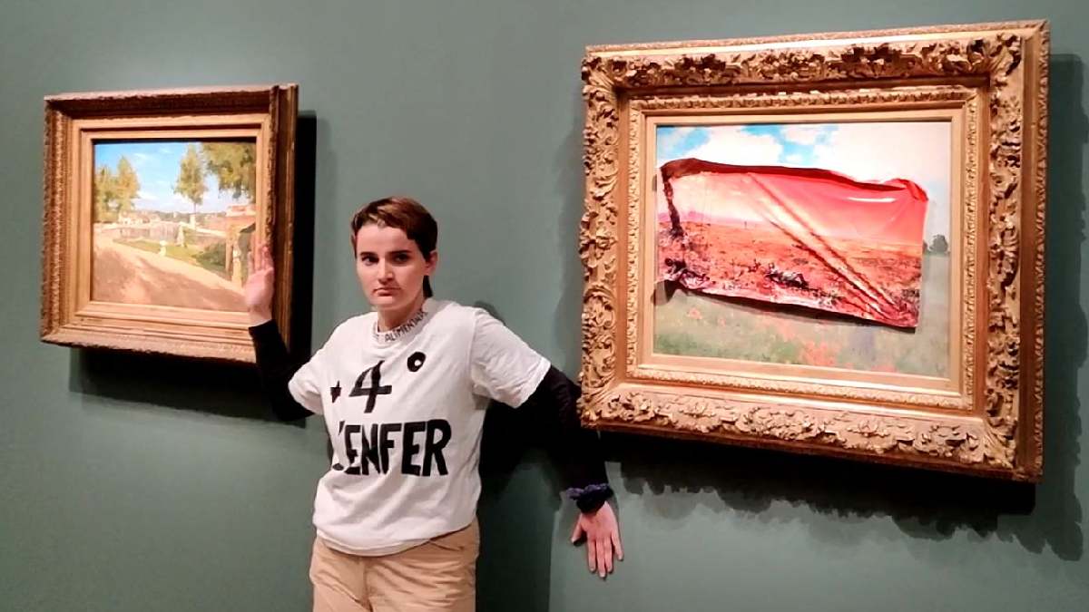 Detienen a activista ambiental por pegar cartel sobre cuadro de Monet