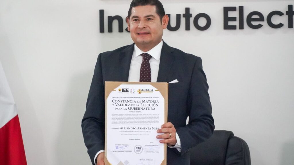Alejandro Armenta, gobernador electo de Puebla recibió su constancia de mayoría