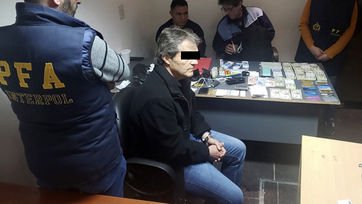 Carlos Ahumada llegó a México; debe quedar en libertad total, dice abogado