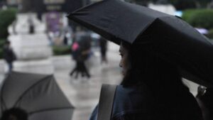 Monzón mexicano y onda tropical 13 seguirán generando lluvias fuertes en gran parte del país