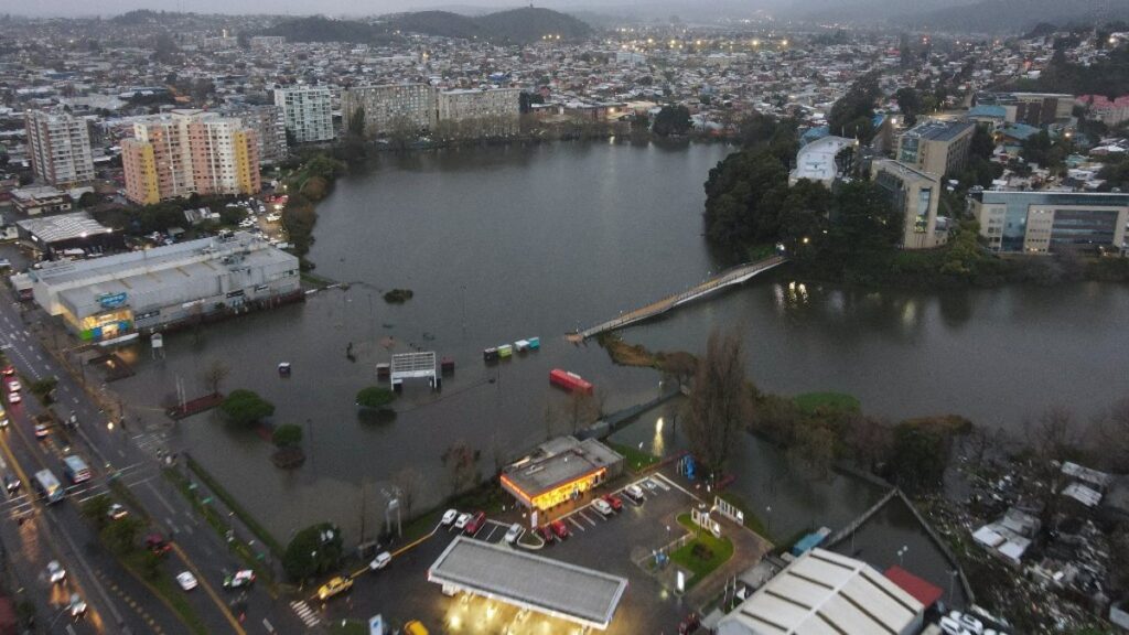 8 regiones en Chile quedaron bajo el agua.