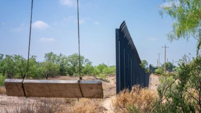 Biden firma medidas que restringen el asilo y aceleran las deportaciones