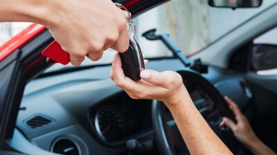 ¿Pensando en comprar auto? Expertos te dicen por qué adquirirlo por financiamiento