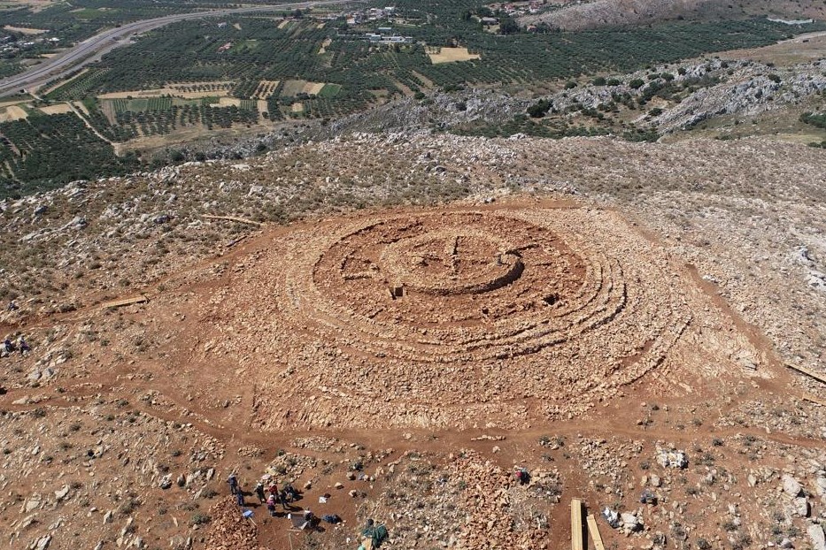 ¡Insólito hallazgo! Descubren ruinas de complejo circular minoico de  hace 4 mil años en isla de Grecia