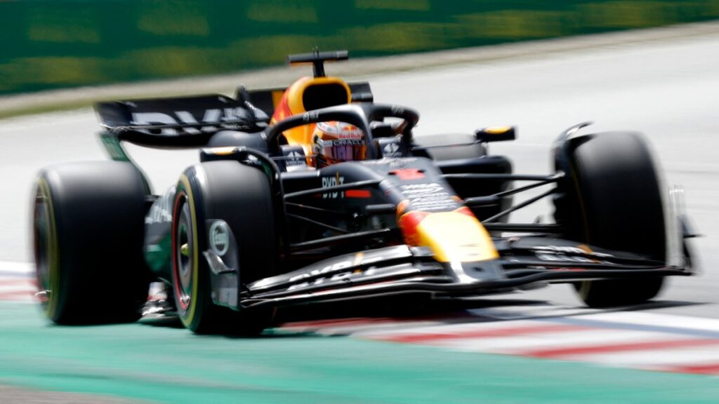 Checo Pérez terminó su mala racha en el GP de España al acabar la carrera en el octavo puesto;, Max Verstappen, aguantó y se llevó la carrera