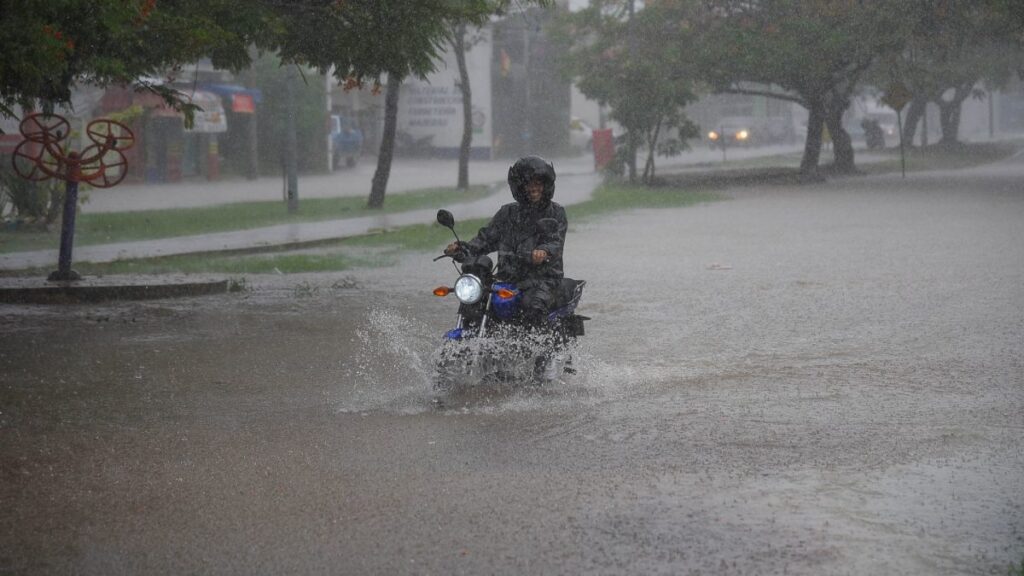 Inundaciones en Apatzingán por tormenta tropical Alberto