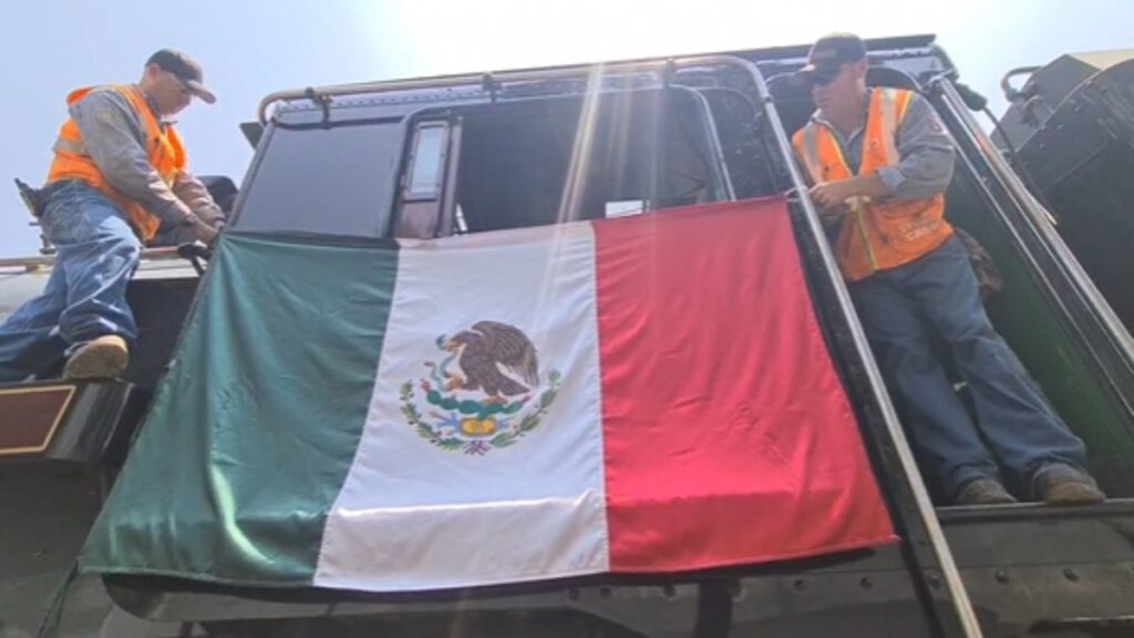 Locomotora Emperatriz Tiene Bandera Mexicana