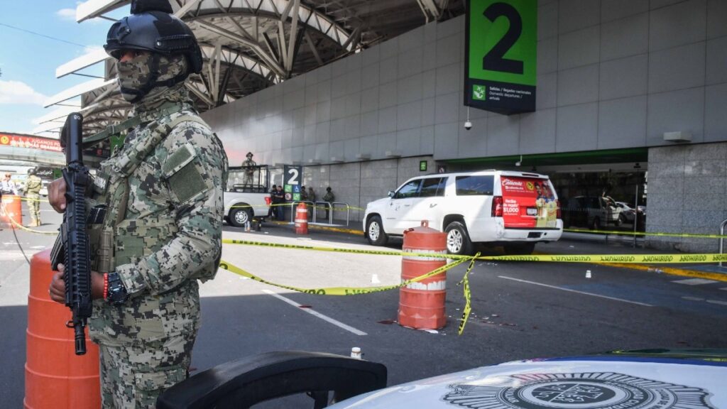 La Marina rescató a 8 menores en el AICM. Foto: Cuartoscuro