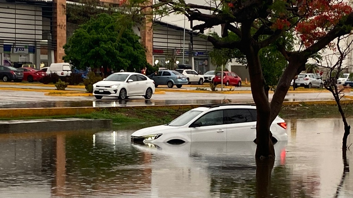 Se inunda Mérida: calles, hospitales y plazas, bajo el agua