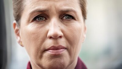 Mette Frederiksen, primera ministra danesa, anula sus compromisos tras agresión