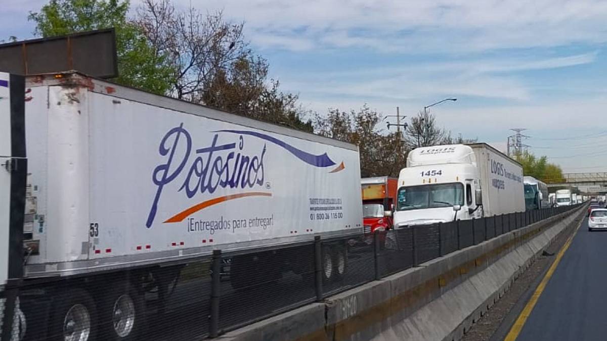 ¡Es un estacionamiento! Autopista México-Querétaro reporta fila de 30 km por accidente