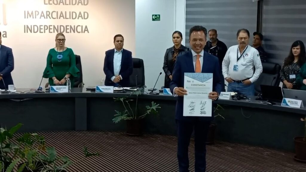 Pablo Lemus, gobernador electo de Jalisco, recibe su constancia de mayoría
