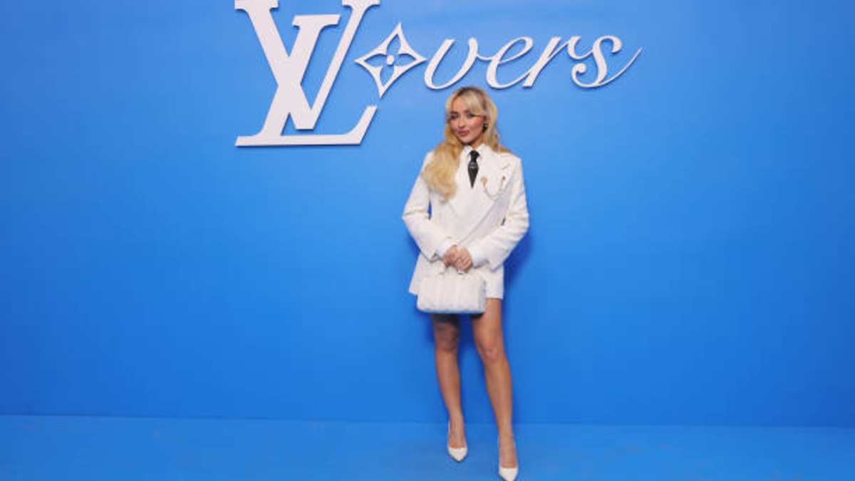 Sabrina Carpenter deslumbra con su look en Louis Vuitton Menswear 2025