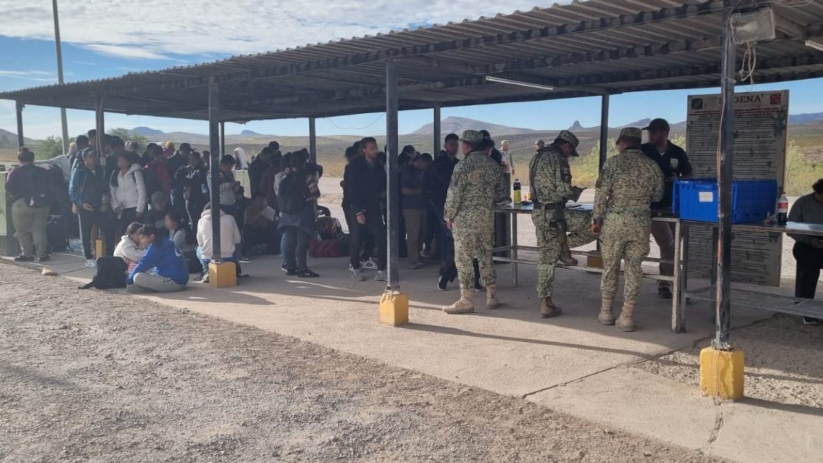 Había menores: rescatan a 73 migrantes en la carretera Janos-Agua Prieta; hay 3 detenidos