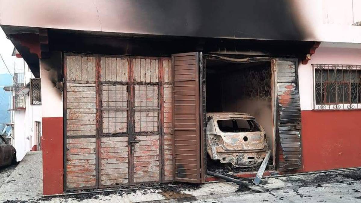 Estalla la violencia en Tila, Chiapas: hombres armados queman viviendas y autos