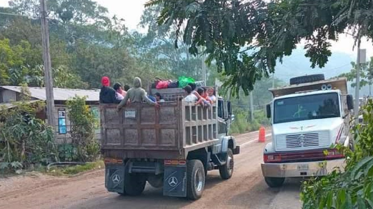 Por violencia en Tila, Chiapas, trasladan a pobladores a albergues