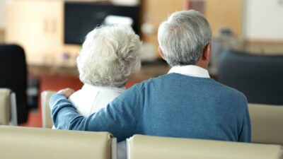 Ventajas o desventajas de envejecer con una pareja en casa, según estudio