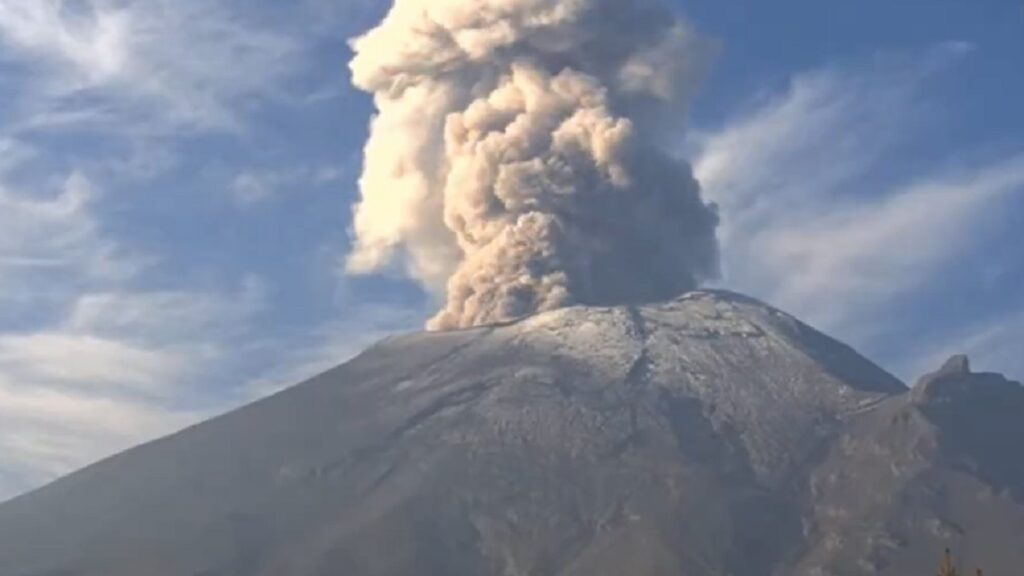 volcan-popocatepetl-sorprende-con-explosion