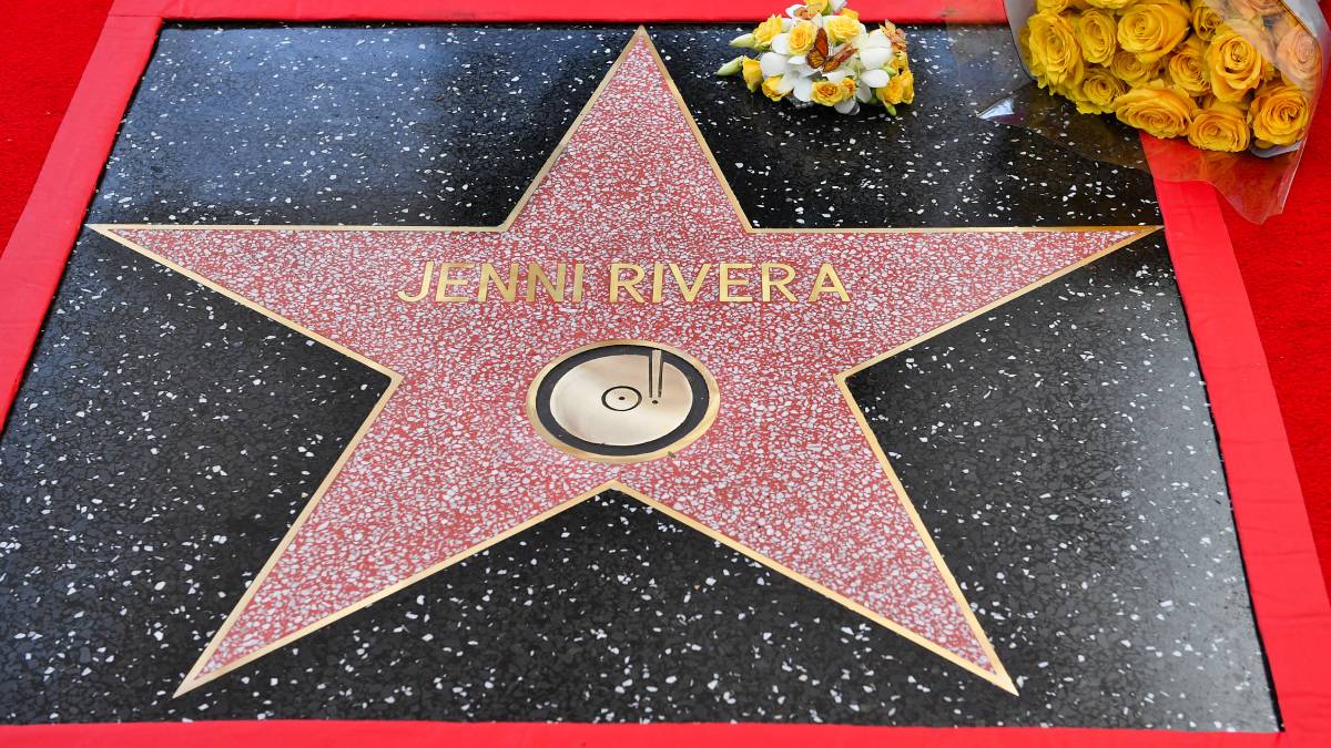 ¡De contrabando! Vandalizan estrella de Jenni Rivera en el Paseo de la Fama de Hollywood