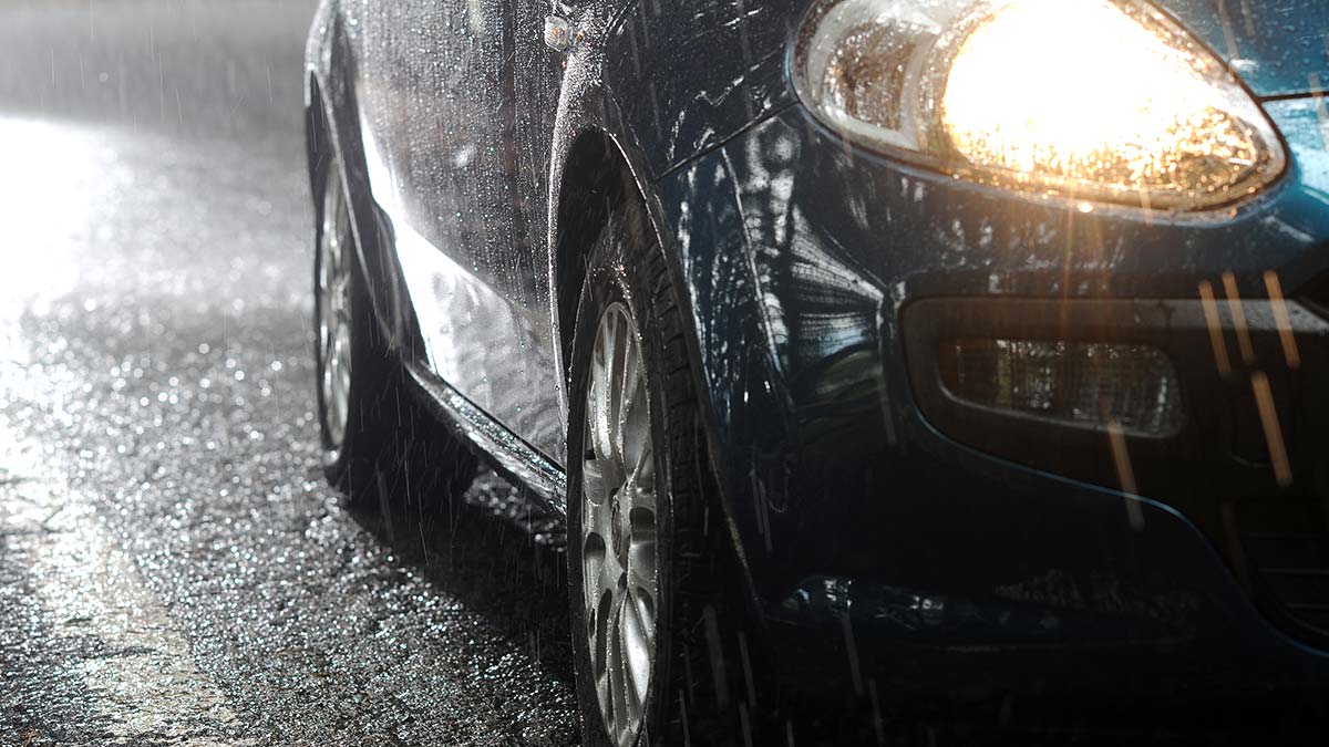 ¿Cómo mejorar tu visibilidad al conducir en lluvias? El uso correcto de las luces
