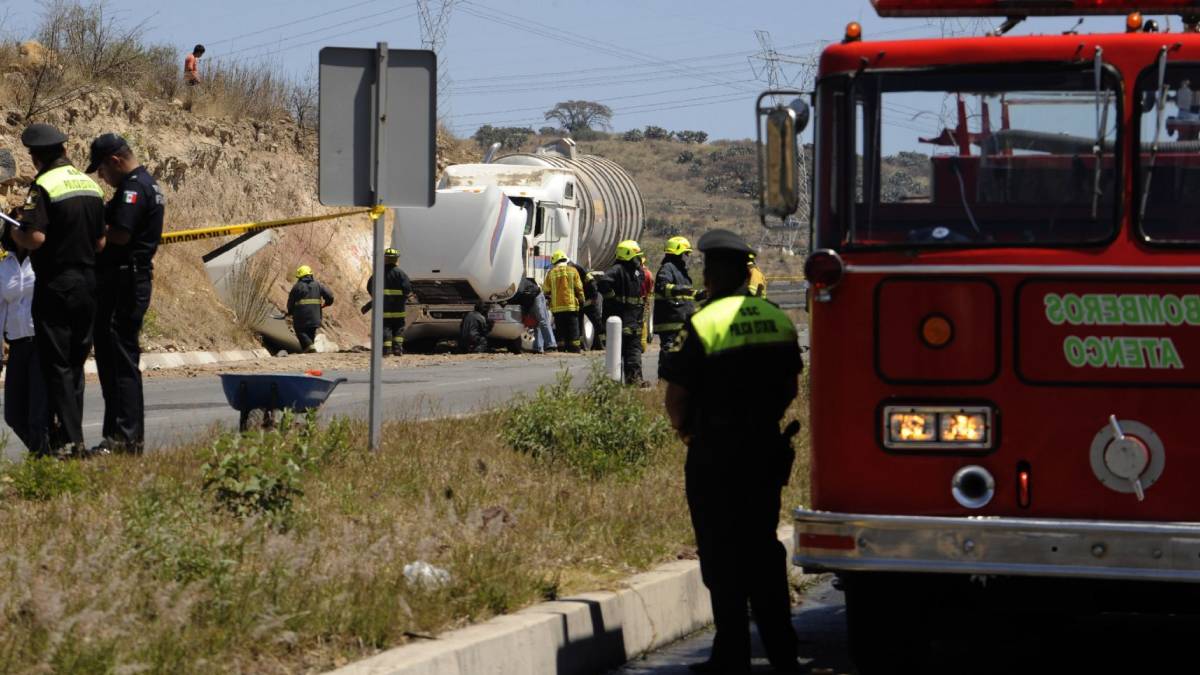 Aparatoso accidente en la Texcoco-Calpulalpan: vuelca autobús en la Sierra Norte de Puebla; al menos, 12 heridos y un fallecido