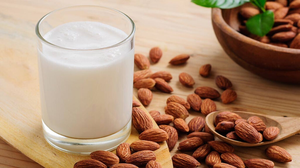 Las mejores leches con almendras, según la Profeco