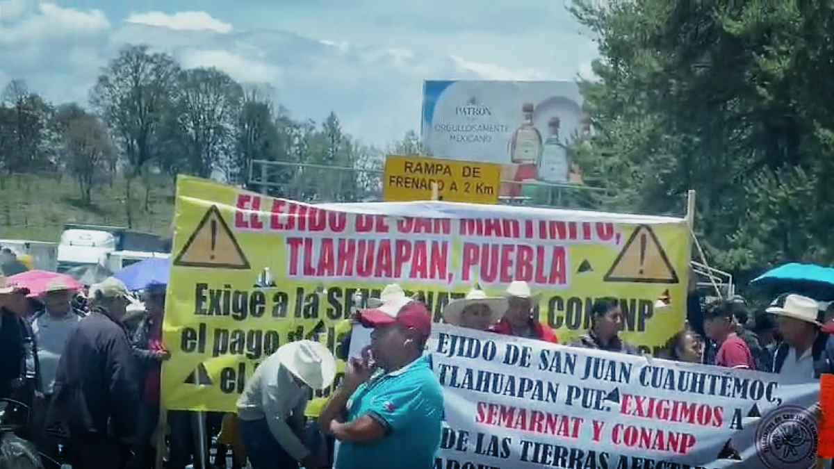 Ejidatarios bloquean la México-Puebla; esto es lo que exigen para liberarla