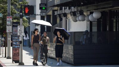 Temperaturas récord abrasan el oeste de EU mientras, residentes enfrentan calor extremo