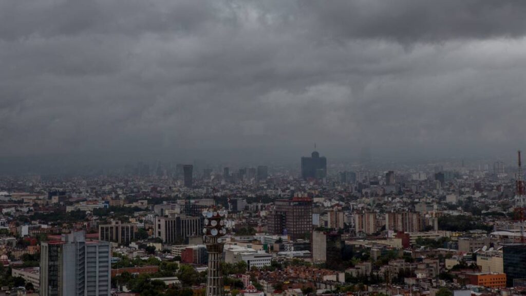 CDMX espera lluvias puntuales fuertes