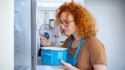 comida caliente al refrigerador