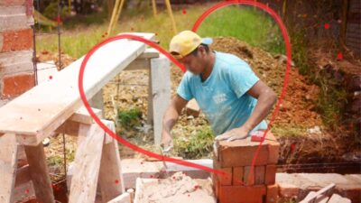 Una mujer se enamoró de uno de los albañiles que trabajaba en su casa y su historia ya se hizo viral en redes sociales