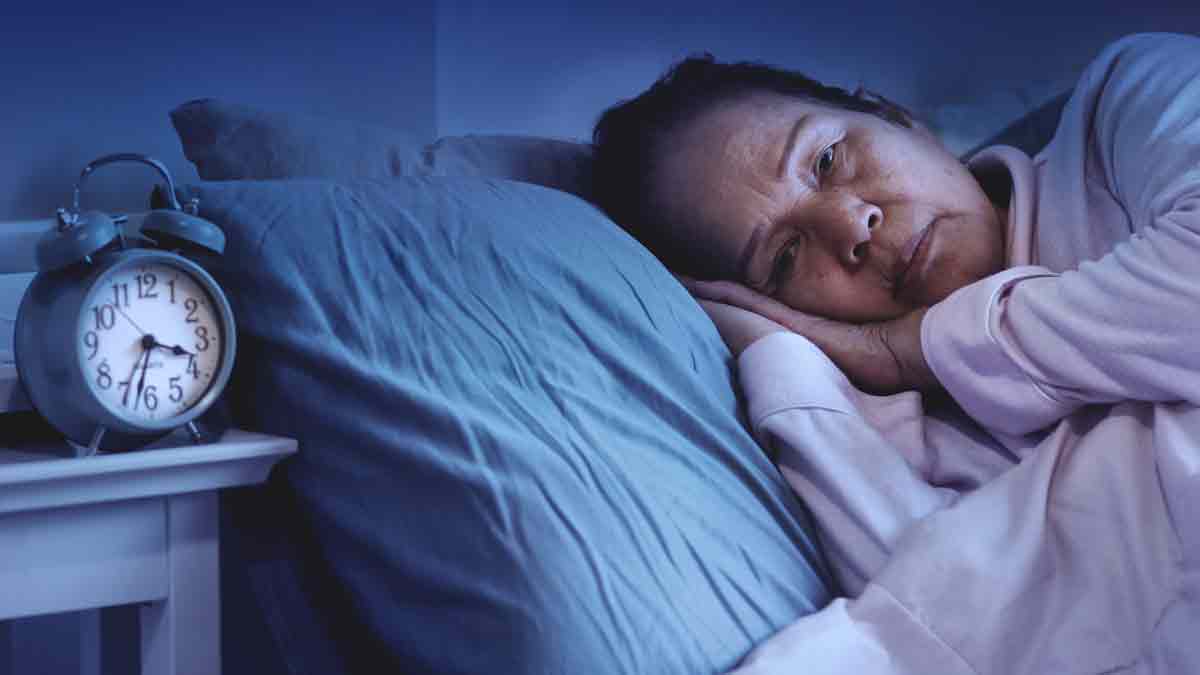 ¿Tener problemas para dormir podría ser un signo temprano de demencia?
