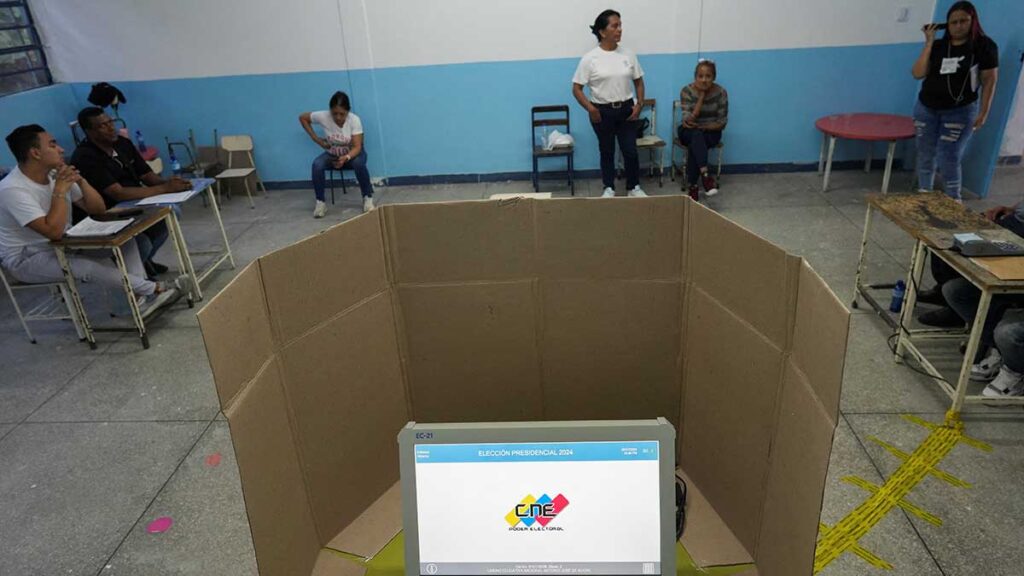 Cierran urnas en cruciales y comienza el conteo de votos de elecciones en Venezuela