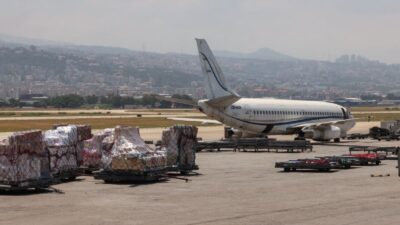 Evacuan Avion Pakistan Incendio