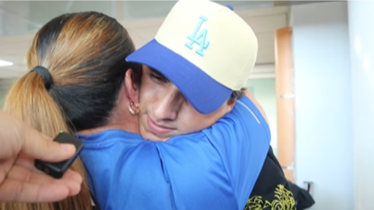 El mexicano Ezequiel Rivera de 14 años firmó con los Dodgers, así le dio la noticia a su mamá