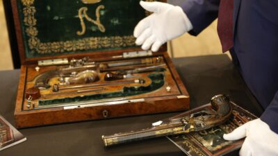 Francia prohíbe exportación de dos pistolas de Napoleón Bonaparte