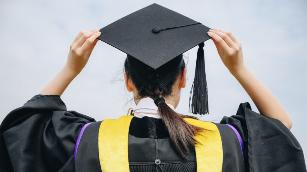 Niña es la única graduada de escuela primaria en Chiapas