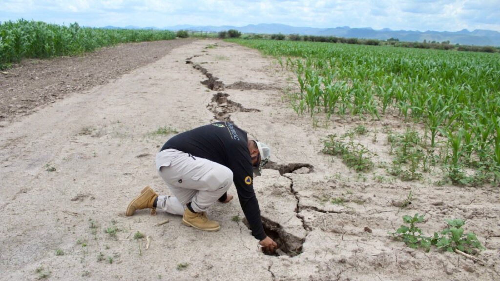 Se descarta que grieta en Durango sea falla geológica. Foto: Sándra Gómez