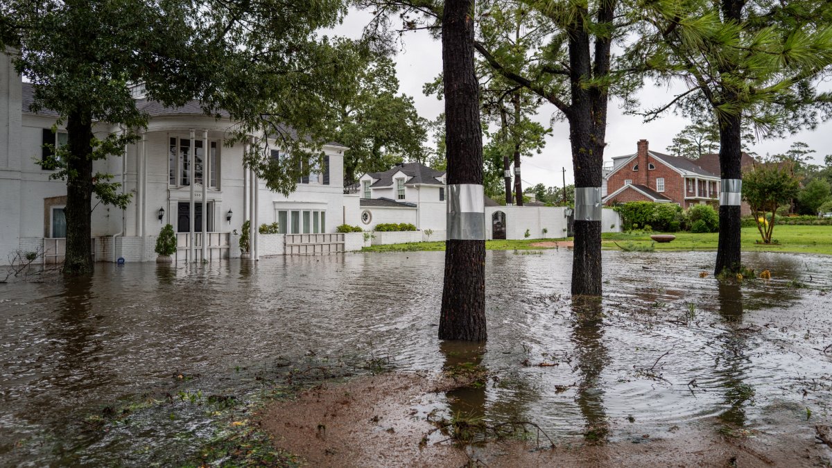 Huracán Beryl acumula 8 muertos tras su paso por Texas; deja inundaciones, destrozos y millones sin electricidad