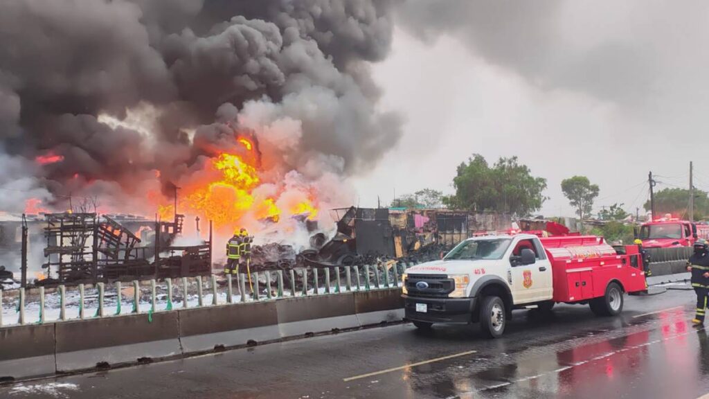 INCENDIO CIUDAD LAGO NEZA