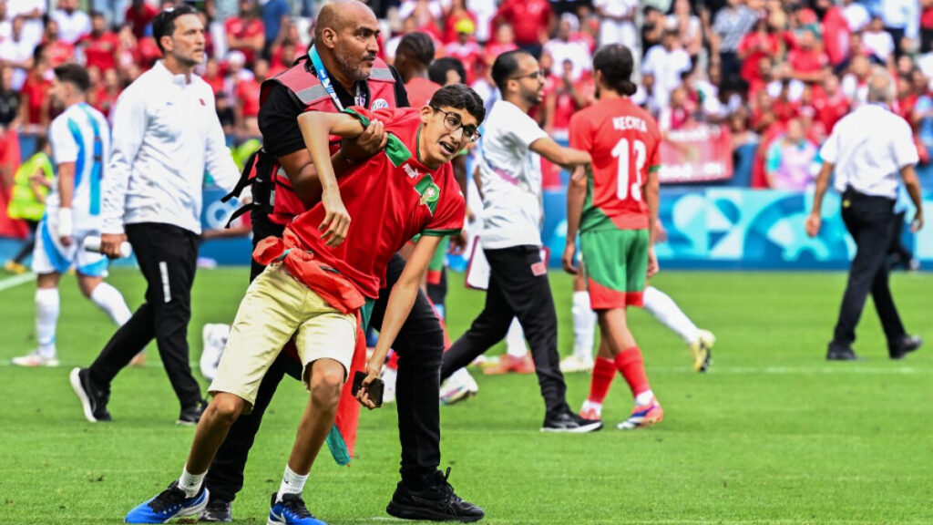 Aficionados invaden cancha en el Argentina vs. Marruecos: figuras reaccionan a lo sucedido